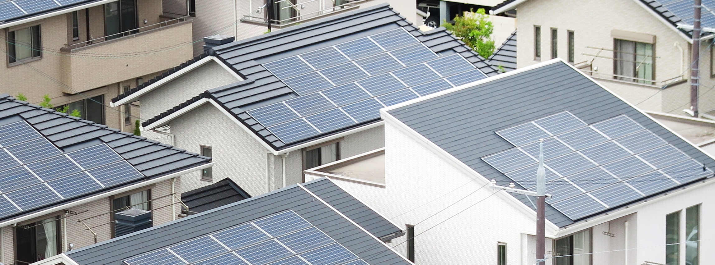 東京都の太陽光パネルを設置した家屋群イメージその2